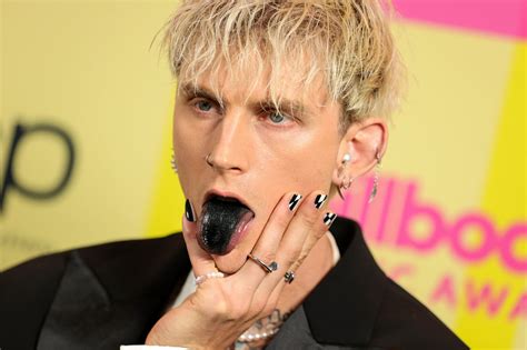 show me machine gun kelly.